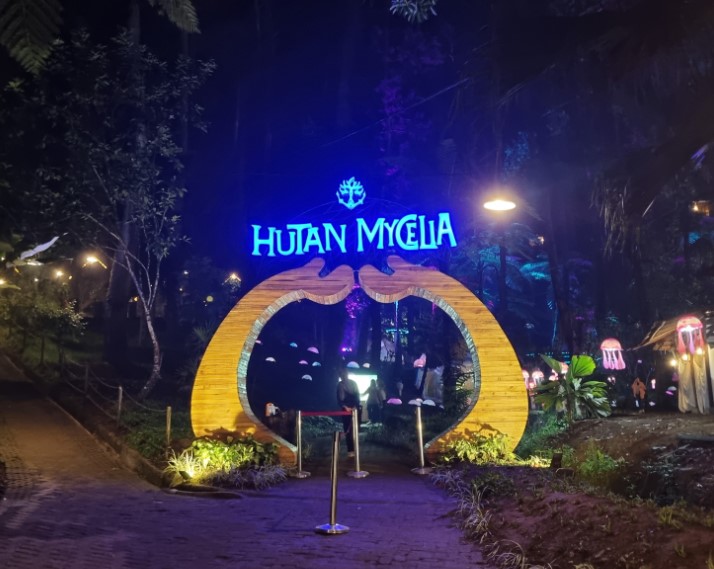Hutan Mycelia Wahana Edukasi leinad ynned, 1. Dusun Bambu Leisure Park, 2. Lembang Park &amp; Zoo, 3. The Great Asia Africa, 4. Kebun Begonia Lembang, 5. Nimo Highland, 6. Sunrise Point Cukul, 7. Taman langit Pangalengan, 8. Wahoo Waterworld, 9. Noah’s Park | Wisata Lembang Bandung, 10. Hutan Mycelia, 11. Rainbow Slide, 12. Wayang Windu Panenjoan