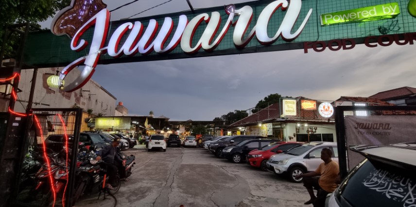 Jawara Kuliner Charles Welly, 1. Kwetiaw Sapi 78 Mangga Besar, 2. Bakso A Kiaw 99, 3. Warteg Gang Mangga, 4. Seafood 38, 5. Jawara Kuliner, 6. Nasi Gandul Bu Endang, 7. Asap Sambal ‘Sei Sapi’ – Tanjung Duren, 8. Kwetiau Sapi – Bakso Sapi Akhiang 79, 9. Nasi Campur Afa Kalimantan krendang, 10. Nasi Goreng Bistik Kang Ajie, 11. Kwetiau Akang Medan, 12. Nasi Uduk Bang Udin, 13. Nasi Uduk Ibu Sumi, 14. Bakmi Ahau 38