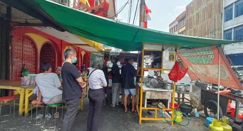 Mie Ayam Ahui Masjid Lautze KaGuna, 1. Bakmi Gang Kelinci, 2. Bakmi A Boen, 3. Bakmi Karet Krekot, 4. Bakmi Sui-Sen, 5. SEDJUK BAKMI & KOPI POS BLOC, 6. Mie Soen Yoe, 7. Hokkian Lomie Mikado, 8. Mie Ayam Bangka Halal Lili/Sen Sen, 9. Bakmi JP – Mie Ayam Jamur, 10. Bakmi Hau Hau, 11. Mie Ayam Ahui, 12. Bakmi Ncek