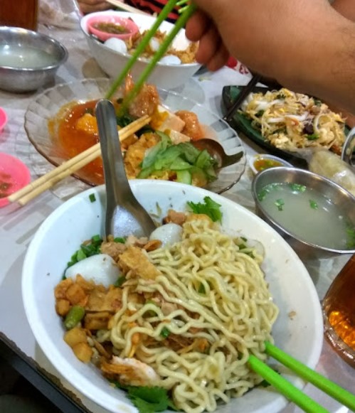 Mie Tiong Sim Sandy Ashari, 1. Mie Aceh Titi Bobrok, 2. Mie Ayam Jamur Spesial Haji Mahmud, 3. Mie Ayam Jamur Brimob, 4. Mie Tiong SIM, 5. Mie Ayam Jamur RESTU, 6. YY Mie Pansit, 7. Mie Pangsit Awai, 8. Mie Ayam Kumango, 9. Bakmi Hock Seng, 10. Mie Ayam Waringin 1C, 11. Bakmi Khek, 12. Mie Hokkian SP 16