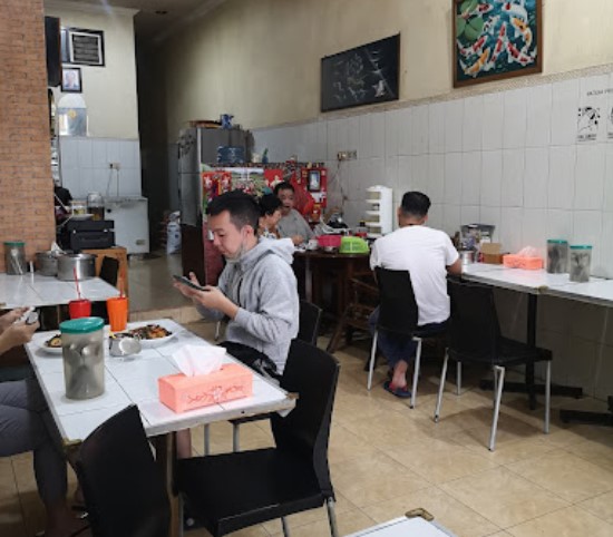 Nasi Kari Ayam Akiat Ariel Abednego Wijaya, 1. Nasi Campur Yung-Yung 99., 2. Nasi Campur Afa Kalimantan krendang, 3. Restoran Bakmi Afui Ace Khas Kalimantan, 4. Bubur Singkawang Ajun, 5. Bakmie Singkawang A “ANG 51, 6. Roti Srikaya Tet Fai, 7. Nasi Kari Ayam Akiat, 8. Kincipan Ajung, 9. Bubur Akhun Singkawang, 10. SUHU susu tahu by wendy, 11. Nasi Kuning Suka Suka, 12. Bakso Sapi 21 Aphen Singkawang