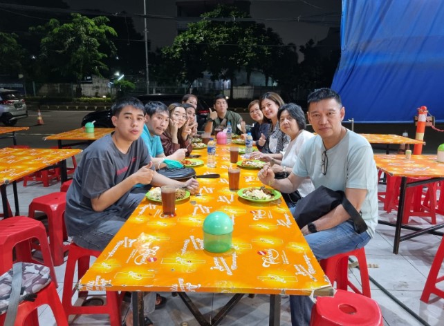 Nasi Uduk Ibu Sumi - Mangga Dua Joseph Christian Sitompul, 1. Kwetiaw Sapi 78 Mangga Besar, 2. Bakso A Kiaw 99, 3. Warteg Gang Mangga, 4. Seafood 38, 5. Jawara Kuliner, 6. Nasi Gandul Bu Endang, 7. Asap Sambal ‘Sei Sapi’ – Tanjung Duren, 8. Kwetiau Sapi – Bakso Sapi Akhiang 79, 9. Nasi Campur Afa Kalimantan krendang, 10. Nasi Goreng Bistik Kang Ajie, 11. Kwetiau Akang Medan, 12. Nasi Uduk Bang Udin, 13. Nasi Uduk Ibu Sumi, 14. Bakmi Ahau 38