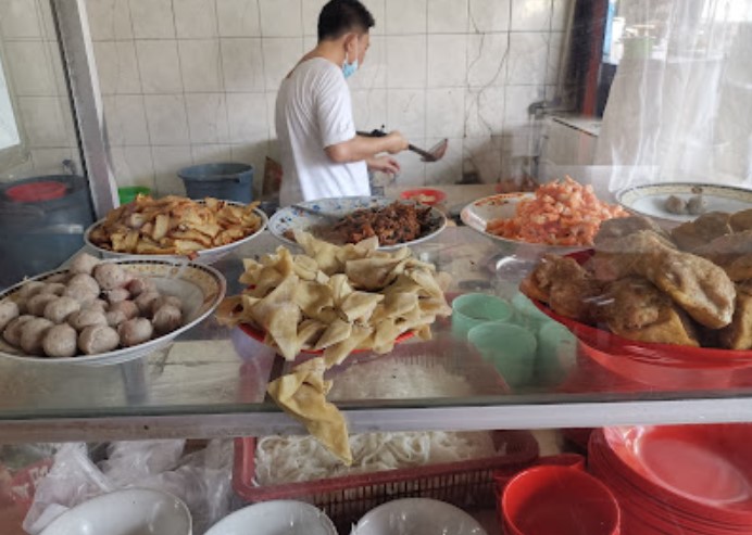 Restoran Bakmi Afui Ace Khas Kalimantan Yoggi Then, 1. Nasi Campur Yung-Yung 99., 2. Nasi Campur Afa Kalimantan krendang, 3. Restoran Bakmi Afui Ace Khas Kalimantan, 4. Bubur Singkawang Ajun, 5. Bakmie Singkawang A “ANG 51, 6. Roti Srikaya Tet Fai, 7. Nasi Kari Ayam Akiat, 8. Kincipan Ajung, 9. Bubur Akhun Singkawang, 10. SUHU susu tahu by wendy, 11. Nasi Kuning Suka Suka, 12. Bakso Sapi 21 Aphen Singkawang