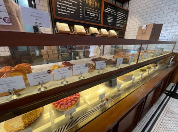 UNION Mall Kelapa Gading 3 Zondy Wu, 1. AJ Bakery & Cake, 2. Dapur Cokelat, 3. Clairmont Patisserie Kelapa Gading, 4. Dynamic Bakery ( Head Quarter ), 5. UNION Brasserie, 6. The Harvest, 7. Holland bakery kelapa gading timur, 8. Capital Bakery & Cake – KELAPA GADING, 9. Exquise Patisserie Cake & Bakery Kelapa Gading, 10. Demore Bakehouse, 11. First Love Patisserie, 12. Chateraise MKG