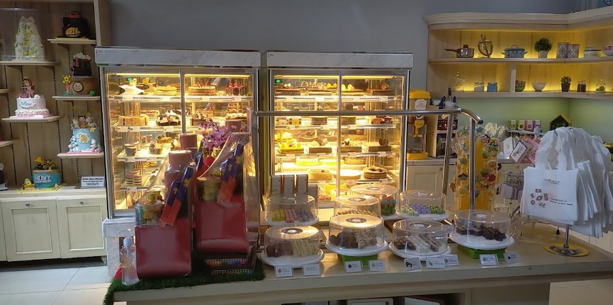 Dapur Cokelat Ifan Efendy, 1. Bakerzin Central Park, 2. Pesca Ice Cream, 3. Dapur Cokelat, 4. Vilo Gelato, 5. Rumah Juliet vegan bakery cake, 6. Apron Bake & Cafe (Korean Cake), 7. Bloomery Cake & Patisserie Pesanggrahan, 8. SUHU susu tahu by wendy, 9. Gincha Matcha House, 10. Rimini Gelaterie, 11. Artirasa, 12. Mr. Milk and Co Desserts, 13. Acaii Tea Central Park, 14. KIKKI BAKES CAFE