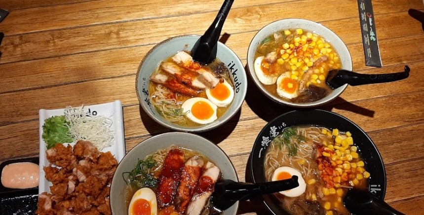 Ikkudo Ichi The Breeze BSD Sie Teng San, 1. Ramen Seirock-Ya – ÆON Mall BSD City, 2. SAI RAMEN 再ラーメン SYNERGY, 3. Yukado Ramen Serpong, 4. Roji Ramen Bintaro, 5. Ichiraku Ramen, 6. Jonkira Ramen, 7. Ikkudo Ichi The Breeze BSD, 8. RamenYA! Summarecon Mall Serpong, 9. Ramen Girl, One District Metland, 10. Kurabu Ramen, 11. Street Ramen, 12. Jinsei no men