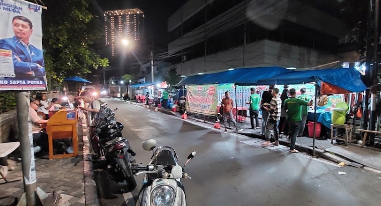 RM Lapau Nasi Jaya - Cikini 2 Bilu Channel, 1. RM. Ampera 2 Tak, 2. Bubur Cikini H. R. Sulaiman, 3. Mie Ayam Gondangdia, 4. Bakmi Roxy Cikini, 5. Pempek Megaria, 6. Nasi Uduk Gondangdia, 7. Nasi uduk remaja haji Toha, 8. Soto Jakarta Bawah Rel, 9. Gohyong Cikini, 10. RM Lapau Nasi Jaya, 11. Sate padang murni, 12. Pondok ikan asin sambal kampung berkah