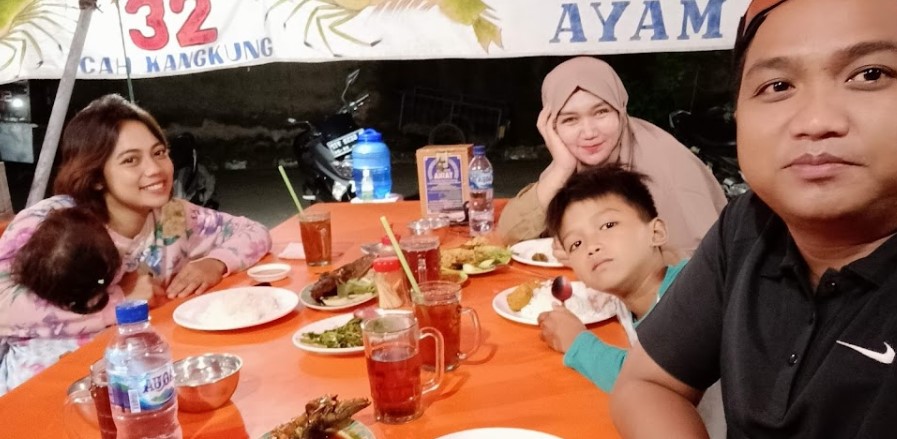 Seafood Libra 32. HARRY MAGIC & FAMILLY, 1. Rumah Makan Pondok Lauk, 2. Kawasan Kuliner Pasar Lama, 3. Warung Bu Kris, 4. Kuliner Nasi Jagal Ibu Zahra Tangerang, 5. Bebek Boedjang – Tangerang, 6. Steak Tenda Tangerang, 7. Nasi Uduk Pak Jhon, 8. Sate Ayam H. Ishak Pasar Lama, 9. Kepak Madu Mael, Pasar Lama, 10. Bubur Ayam Spesial Ko Ginhan, 11. Seafood Libra 32., 12. Sop Kambing Oong Junaedi De Rio Tanah Abang