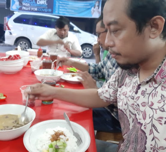 Sop Kambing Oong Junaedi De Rio Tanah Abang aan rossi, 1. Rumah Makan Pondok Lauk, 2. Kawasan Kuliner Pasar Lama, 3. Warung Bu Kris, 4. Kuliner Nasi Jagal Ibu Zahra Tangerang, 5. Bebek Boedjang – Tangerang, 6. Steak Tenda Tangerang, 7. Nasi Uduk Pak Jhon, 8. Sate Ayam H. Ishak Pasar Lama, 9. Kepak Madu Mael, Pasar Lama, 10. Bubur Ayam Spesial Ko Ginhan, 11. Seafood Libra 32., 12. Sop Kambing Oong Junaedi De Rio Tanah Abang