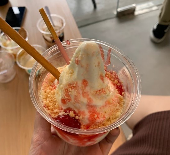 Snowberry Blok M Nuza Istidah, 1. Gotham Treats – Lewis &amp; Carroll Tea, 2. Paris Sorbet, 3. Kebun ide, 4. Honest Spoon, 5. EM Gelato, 6. Mack’s Creamery, 7. Hong Tang, 8. Luceria Gelato Kamaja, 9. E gelato, 10. Snowberry, 11. Ai-CHA Ice Cream &amp; Tea – Blok M Plaza, 12. Gelato Secrets Shophaus Mahakam