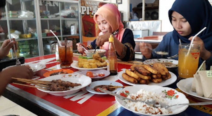 Warma Pi'an Gocar Chintya, 1. Ragusa Es Italia, 2. Zangrandi Ice Cream, 3. Cafe Batavia, 4. Toko Oen, 5. WARUNG SOTO KADIPIRO, 6. Braga Permai Bandung, 7. Kopi es tak kie, 8. Kikugawa Restaurant, 9. Wong fu kie, 10. Sumber Hidangan, 11. Restoran Trio, 12. Warma Pi’an