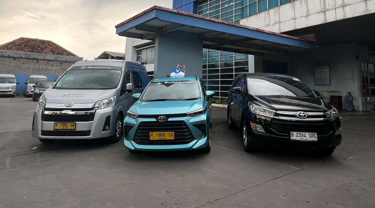 1. Pilih Moda Transportasi yang Tepat Sesuai Kebutuhan, 2. Manfaatkan Aplikasi Pemesanan agar Perjalanan Lebih Efisien, 3. Hindari Jam Padat dan Siapkan Rute Cadangan, 4. Cari Promo Transportasi untuk Menghemat Pengeluaran
