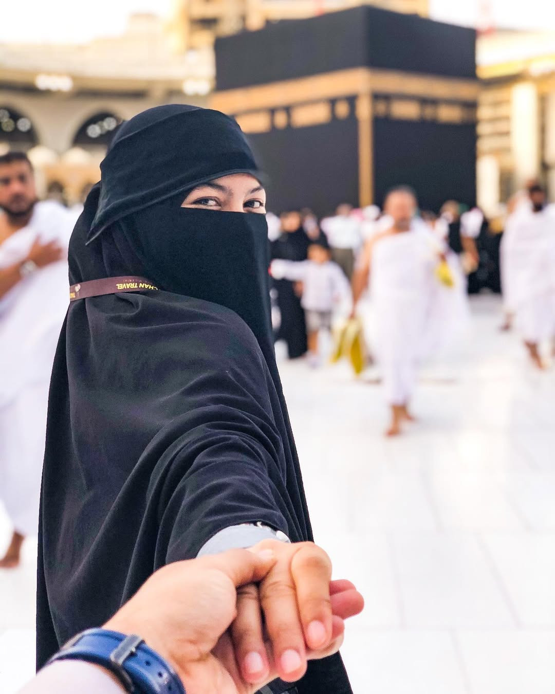 Gandengan Tangan di Depan Ka'bah, Foto bersama Wardatina Mawa dan Anak, Foto Romantis dengan Wardatina Mawa, Ungkap Rasanya Nikah Muda