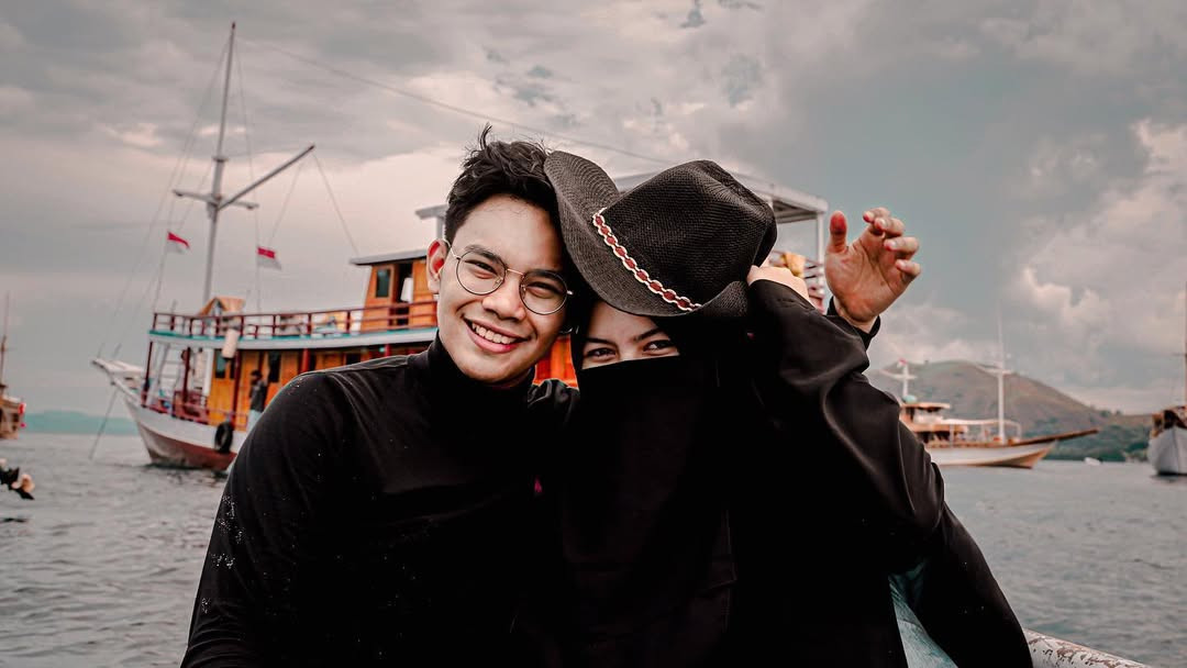 Gandengan Tangan di Depan Ka'bah, Foto bersama Wardatina Mawa dan Anak, Foto Romantis dengan Wardatina Mawa, Ungkap Rasanya Nikah Muda
