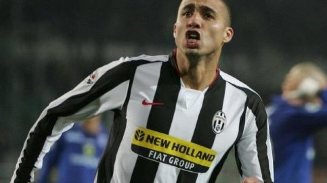 David Trezeguet, 10. Obafemi Martins – 135 km/jam, 9. Roberto Carlos – 138 km/jam, 8. Zlatan Ibrahimovic – 150 km/jam, 7. Tony Yeboah – 154 km/jam, 6. David Trezeguet – 154,4 km/jam, 5. David Hirst – 183 km/jam