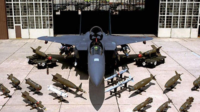 Pesawat Jet F-15, VIVA Militer: Jet tempur F-16V Viper Angkatan Udara Amerika Serikat , VIVA Militer: Pesawat Pembom Angkatan Udara Amerika Serikat, B-52 Stratofortress, VIVA Militer: Pesawat tanker (bahan bakar) Boeing KC-46 Pegasus, Helikopter UH-60 Black Hawk milik militer AS, VIVA Militer: Jet tempur F-35 militer Amerika dikawal F-16 TNI Angkatan Udara, Pesawat Jet F-15