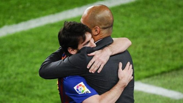 Striker Barcelona, Lionel Messi, dan Pep Guardiola.