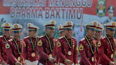 Para Taruna Akademi Kepolisian saat berbaris (ilustrasi).