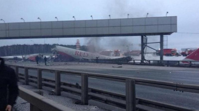 Kecelakaan Pesawat di Rusia, Lokasi jatuhnya pesawat American Airlines 191 di AS, Kecelakaan Pesawat di Rusia, Pesawat Voepass jatuh di Sao Paolo Brasil, Pesawat CRJ1000 NextGen pabrikan Bombardier, Kanada., Puing pesawat tim sepakbola Brasil yang jatuh di Kolombia., Pesawat Angkatan Udara Inggris A 400 Ms, Adam Air, VIVA Militer: Pesawat militer Prancis bertabrakan, jatuh dan meledak, Kecelakaan pesawat di Meksiko, Pesawat Air India Jatuh di Dekat Bandara Ahmedabad