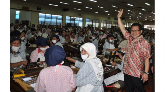 Muahimin meninjau buruh rokok Gudang Garam di Kediri