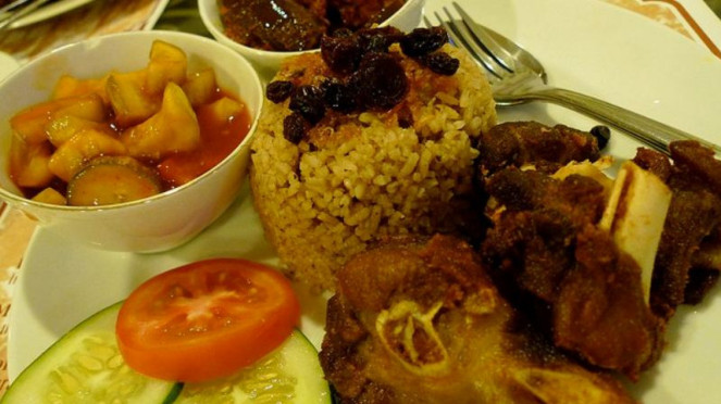 Nasi Kebuli, Sate Kambing di Warung Sate Pak H.Bejo, Gulai sapi Jawa, llustrasi tongseng daging sapi, Oseng-oseng Mercon, Nasi Kebuli