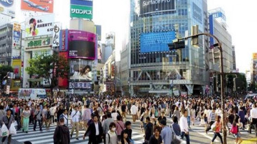 kerumunan manusia di Shibuya Jepang