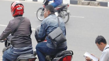 Ilustrasi debt collector atau mata elang.
