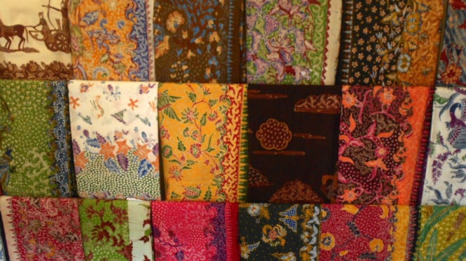Ilustrasi pakaian batik.