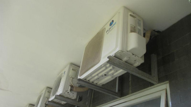 Pendingin ruangan di kamar atlet Hambalang.
