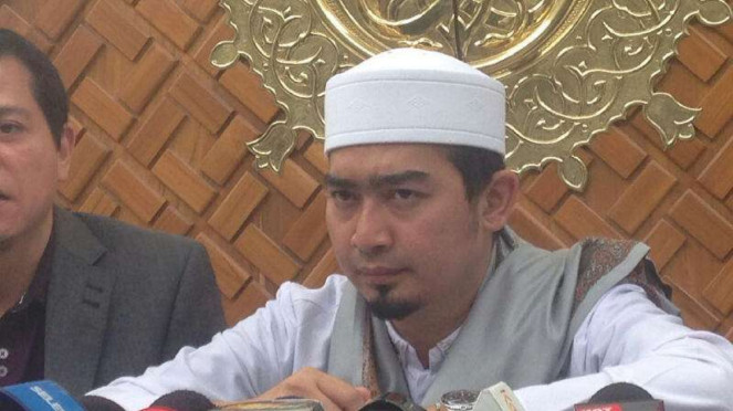Ustaz Solmed., Ustaz Solmed Ngaku Sudah Tahu Pelaku Penyebar Fitnah soal Pelecehan Sesama Jenis, Denada Ungkap Alasan Tetap Pertahankan Kehamilan Ressa Meski di Luar Nikah, Dituding Lakukan Pelecehan Sesama Jenis, Ustaz Solmed: Fitnahnya Keji!, Cindy Rizky Aprilia Ambil Langkah Hukum Usai Dituding Jadi Selingkuhan Suami Maissy