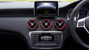 Ilustrasi dashboard mobil., Aston Martin Lagonda, 1. Aston Martin Lagonda — Pioneer Dashboard Digital, 2. Buick Riviera 1986 — Sentuhan Layar di Era 80-an, 3. Nissan 300ZX Z31 — Gabungan Analog dan Digital, Nissan 300ZX alias Fairlady yang dilelang Bea Cukai., 4. Chevrolet Corvette C4 — Mobil Sport Digital Amerika Pertama, 5. Vector W8 — Dashboard ala Jet Tempur, Ilustrasi panel instrumen dasbor mobil.