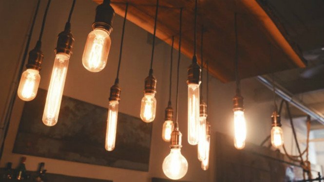 Ilustrasi lampu, Pencahayaan dalam Kehidupan Sehari-hari, Panduan Memilih Jenis Lampu Downlight, 1. Pilih Berdasarkan Tipe Pemasangan: Inbow atau Outbow?, 2. Tentukan Tipe Cahaya: Warm, Natural, atau Cool, 3. Pilih Fitur Tambahan, Morgen Hadir di Jakarta Fair 2025!
