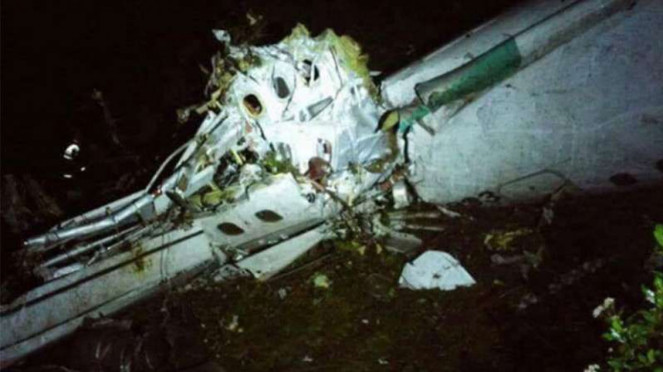 Puing pesawat tim sepakbola Brasil yang jatuh di Kolombia., Lokasi jatuhnya pesawat American Airlines 191 di AS, Kecelakaan Pesawat di Rusia, Pesawat Voepass jatuh di Sao Paolo Brasil, Pesawat CRJ1000 NextGen pabrikan Bombardier, Kanada., Puing pesawat tim sepakbola Brasil yang jatuh di Kolombia., Pesawat Angkatan Udara Inggris A 400 Ms, Adam Air, VIVA Militer: Pesawat militer Prancis bertabrakan, jatuh dan meledak, Kecelakaan pesawat di Meksiko, Pesawat Air India Jatuh di Dekat Bandara Ahmedabad