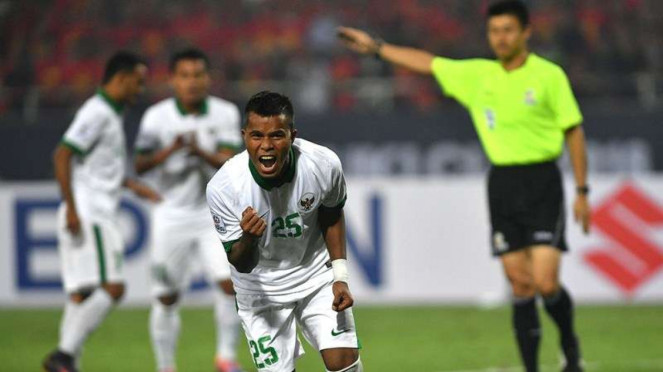 Pemain Timnas Indonesia, Manahati Lestusen, usai cetak gol, 1. Dimas Drajad, 2. Abduh Lestaluhu, 3. Ikhram Al Ghifari, 4. Iqbal Gwijangge, 5. Tegar Infantrie, 6. Manahati Lestusen, 7. Erwin Ramdani