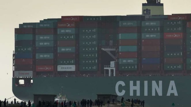 Kapal yang membawa barang-barang ekspor dan peti kemas China. (Foto ilustrasi)
