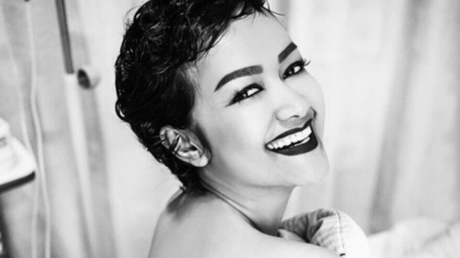Julia Perez., 1. Mpok Alpa, Mpok Alpa., 2. Ria Irawan, Ria Irawan., 3. Olga Syahputra , Olga Syahputra, 4. Julia Perez , Julia Perez., 5. Clerence Chyntia Audry, Clerence Chyntia Audry , 6. Yana Zein, Yana Zein derita kanker payudara, 7. Chrisye, Mendiang Chrisye semasa hidup.