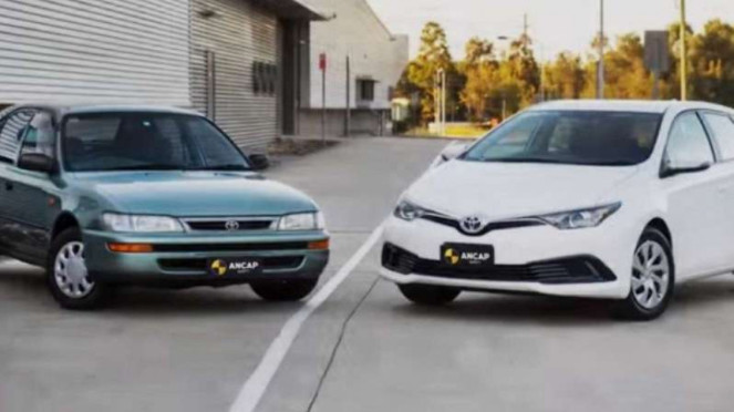 Toyota Corolla buatan 1998 versus Corolla 2015