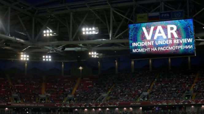 Teknologi VAR saat digunakan di Piala Konfederasi
