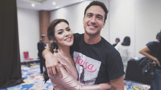 Raisa dan Hamish Daud., 1. Awal Pertemuan , 2. Momen Kedekatan , 3. Momen Lamaran , 4. Momen Pernikahan, 4. Kelahiran Buah Hati, 5. Resmi Akan Bercerai