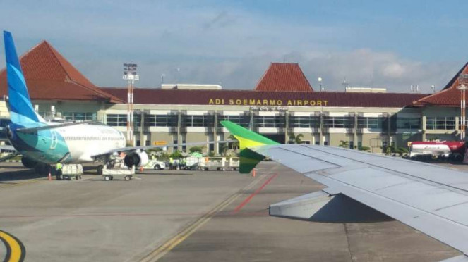 Pesawat parkir di Bandara Adi Sumarmo Soemarmo Solo (ilustrasi)