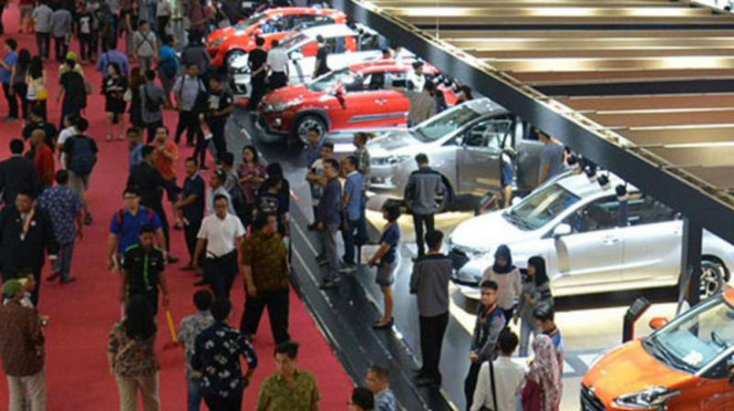 Pameran otomotif.