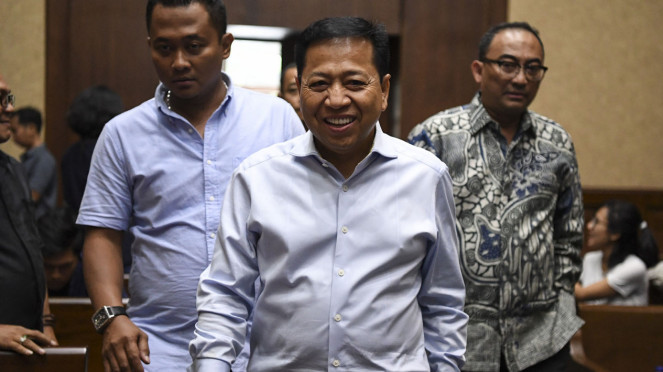 Setya Novanto., Skandal Korupsi yang Mengguncang Negeri, Drama ‘Benjol Bakpao’ dan Kecelakaan Misterius, Persidangan Penuh Drama hingga Vonis 15 Tahun, Sel Mewah di Sukamiskin, Skandal HP di Lapas, Hukuman Dipangkas Lewat PK, Resmi Bebas Bersyarat