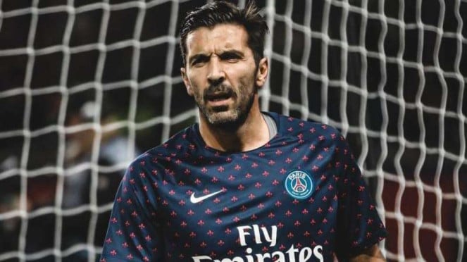 Kiper PSG, Gianluigi Buffon., Rio Ferdinand , Julio Cesar, Julio Cesar, Franco Baresi, Gianluigi Buffon, Roy Keane, Michael Carrick, Michael Owen