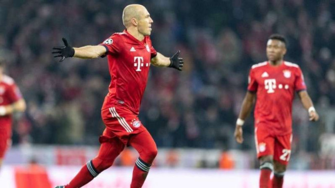 Winger Bayern Munich, Arjen Robben, 10. Obafemi Martins – 135 km/jam, 9. Roberto Carlos – 138 km/jam, 8. Zlatan Ibrahimovic – 150 km/jam, 7. Tony Yeboah – 154 km/jam, 6. David Trezeguet – 154,4 km/jam, 5. David Hirst – 183 km/jam, 4. Ronald Koeman – 188 km/jam, 3. Steven Reid – 189 km/jam, 2. Arjen Robben – 190 km/jam, 1. Ronny Heberson – 210 km/jam