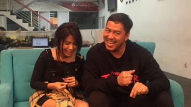 Pandji Pragiwaksono dan Gamila 