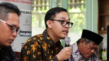 Direktur Center of Economic and Law Studies (Celios) Bhima Yudhistira Adhinegara (tengah).