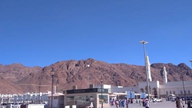 Jabal Uhud, Jabal Uhud, Masjid Quba, Masjid Qiblatain di Madinah, Pemakaman Baqi, Madinah