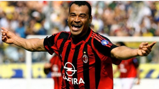 Legenda AC Milan dan Timnas Brasil, Cafu., 1. Menjadi Pemain Pertama yang Tampil di Enam Edisi Piala Dunia, 2. Messi Mengejar Rekor Top Skor Sepanjang Masa Piala Dunia, 3. Messi Memburu Rekor Assist Terbanyak, 4. Messi Dekati Rekor Kemenangan Terbanyak, 5. Ronaldo Ingin Menambah Warisan Gol di Piala Dunia, 6. Messi Berpeluang Tampil di Final Piala Dunia Ketiga