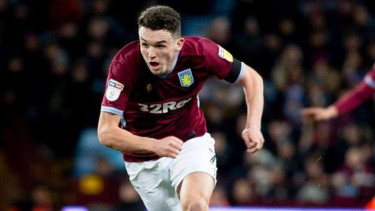 Gelandang Aston Villa, John McGinn