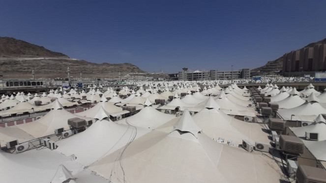 Tenda jemaah haji di kawasan Mina, Arab Saudi, Tenda berjajar di kawasan Mina di Mekkah, Arab Saudi, Kota Tenda Putih, Tenda jemaah haji di kawasan Mina, Arab Saudi , Teknologi dan Manajemen Logistik Modern